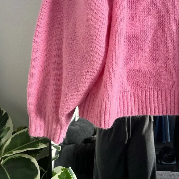Old Navy Pink V-Neck Women's Sweater - Picture 3 of 4